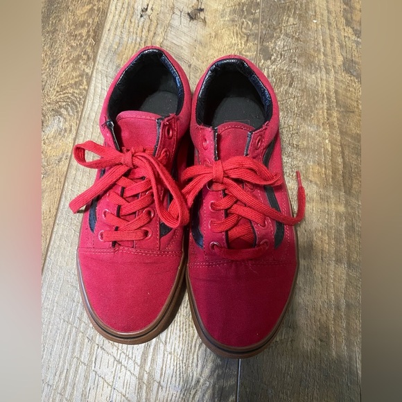Vans Old Skool Casual Red and Black Shoes Women’s Size 6 - Picture 1 of 3